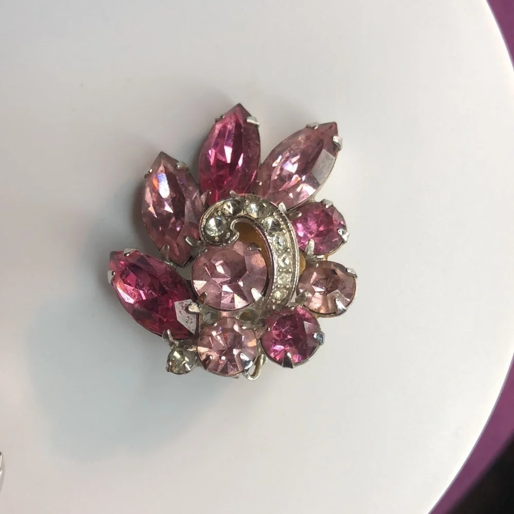 VINTAGE EISENBERG 2 TONE PINK RHINESTONE CLIP ONS SIGNED - Picture 6 of 7